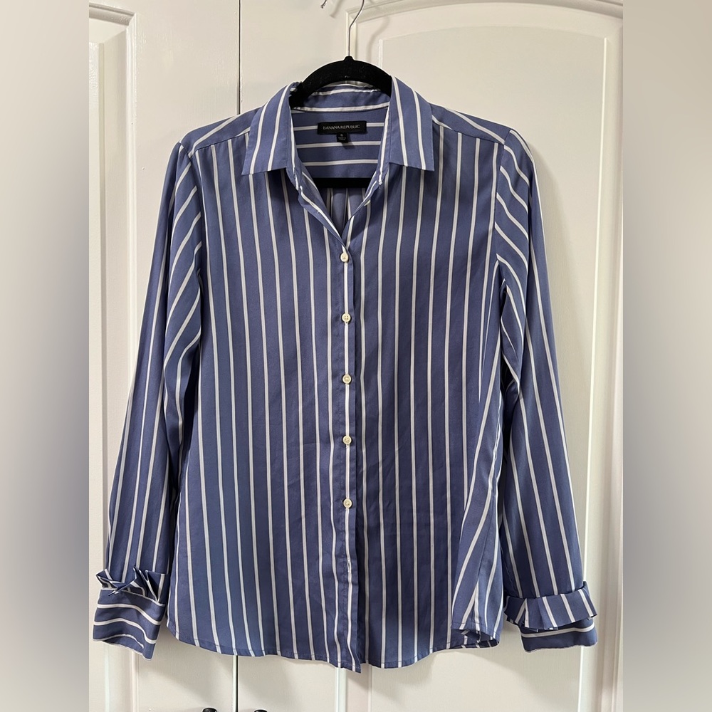 Banana Republic Blue and white striped shirt. Size small